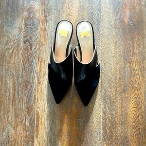 Louise et Cie NWOT Women’s Black, size 9.5 leather pointy-toe pump. Open back